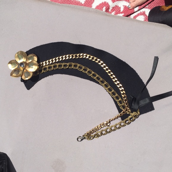 VTG- 1 of a kind  black felt & gold chain necklace - Picture 4 of 5